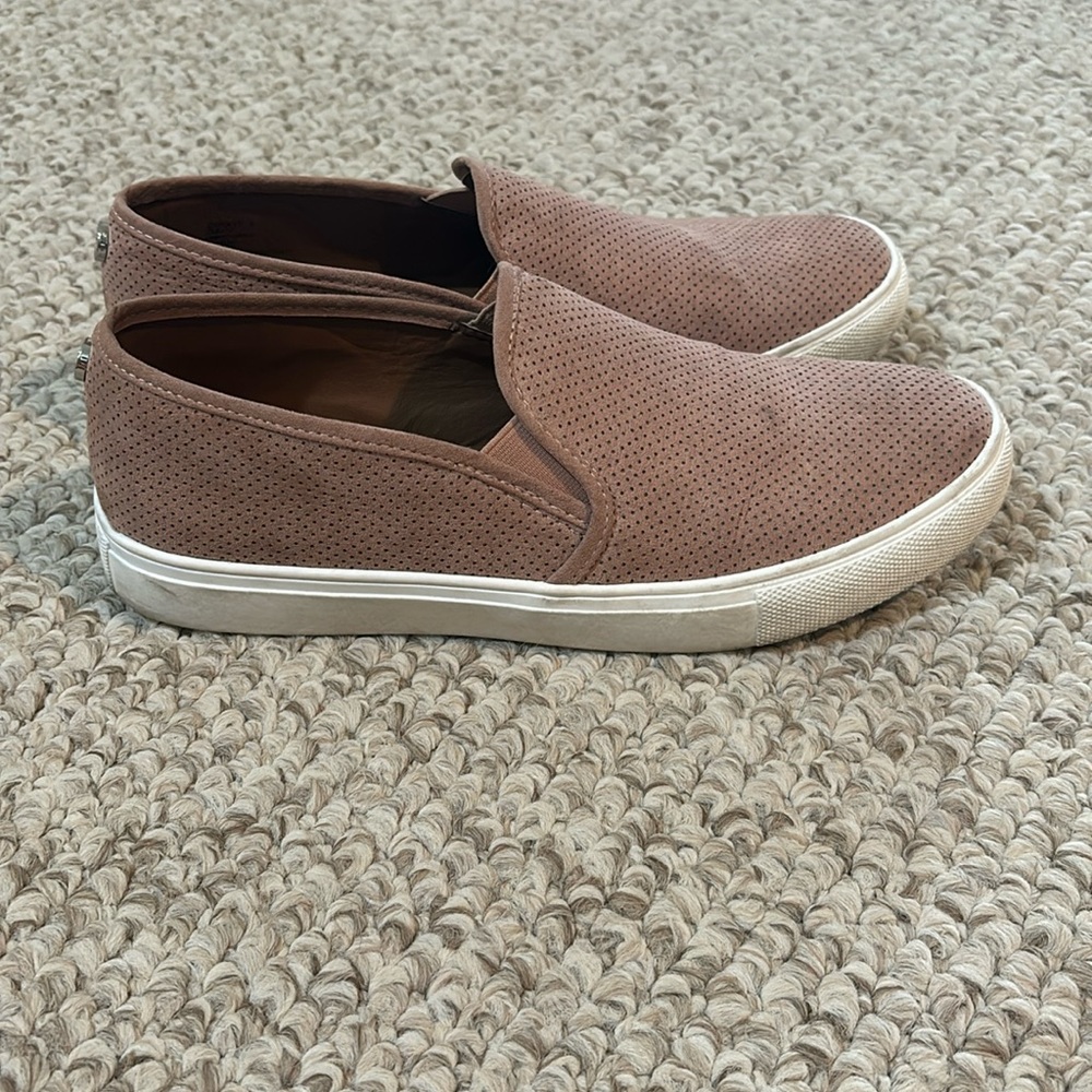 Steve Madden women’s pink shoe